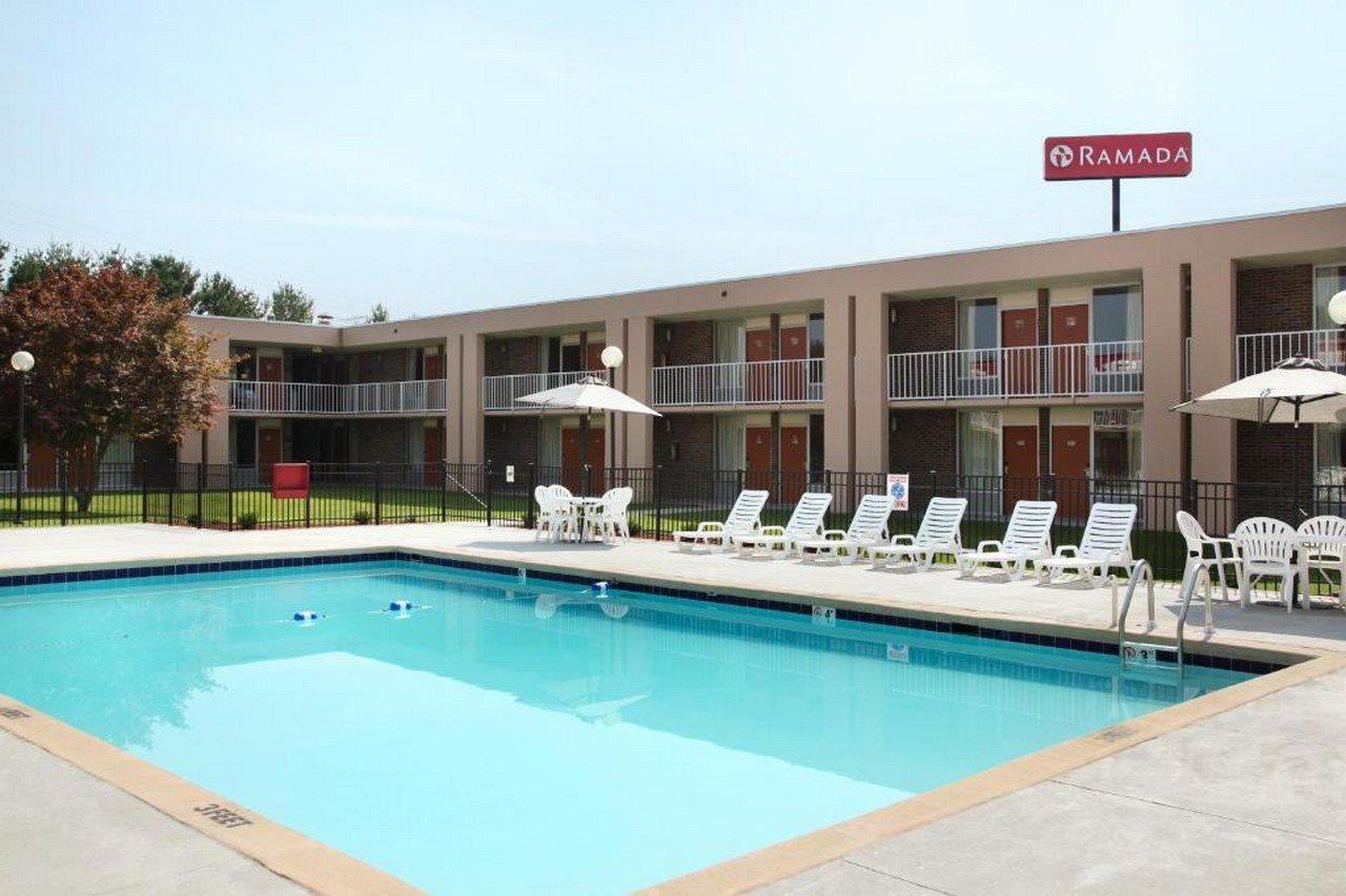 Ramada By Wyndham Wytheville Exterior foto
