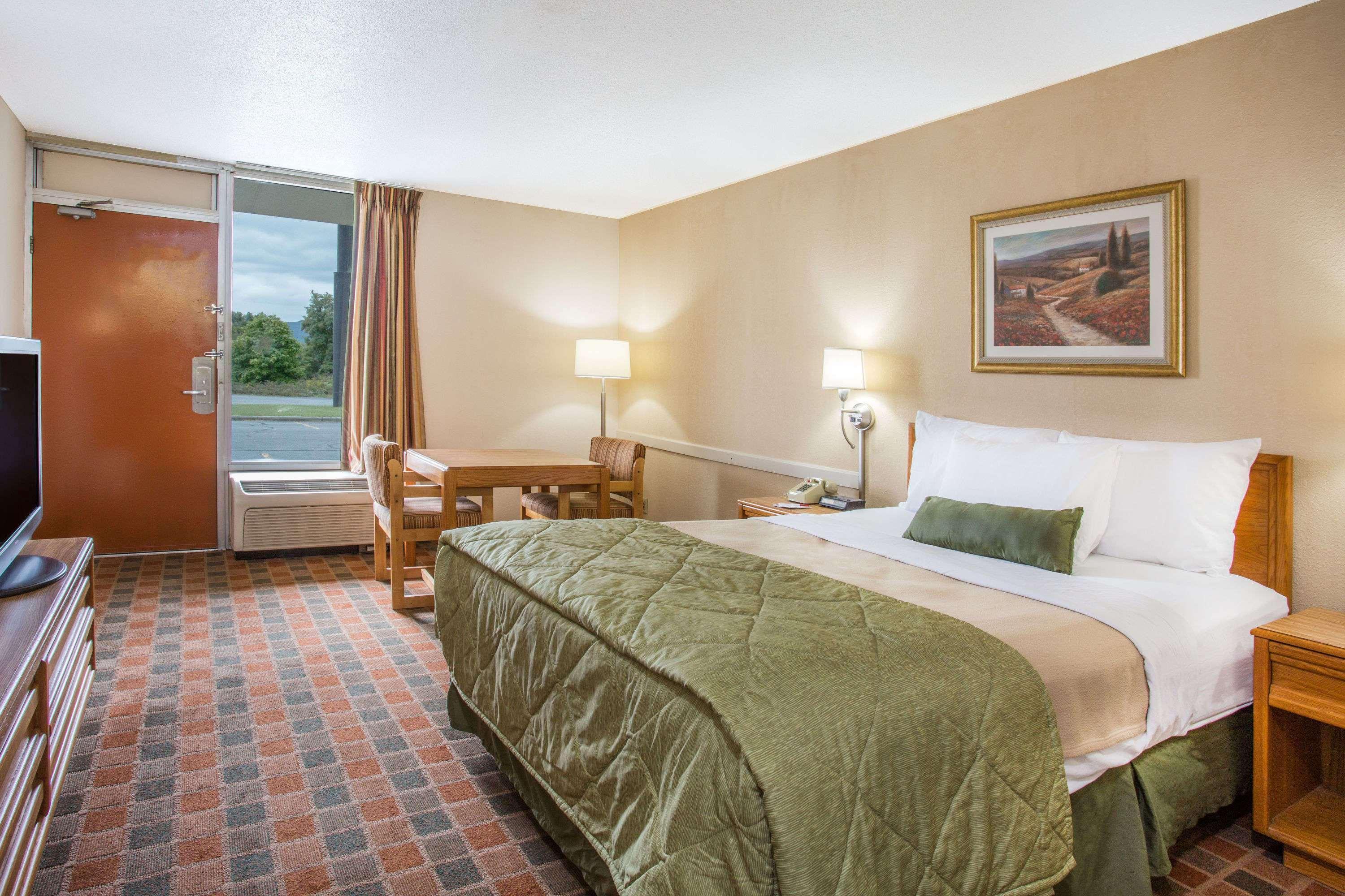 Ramada By Wyndham Wytheville Exterior foto