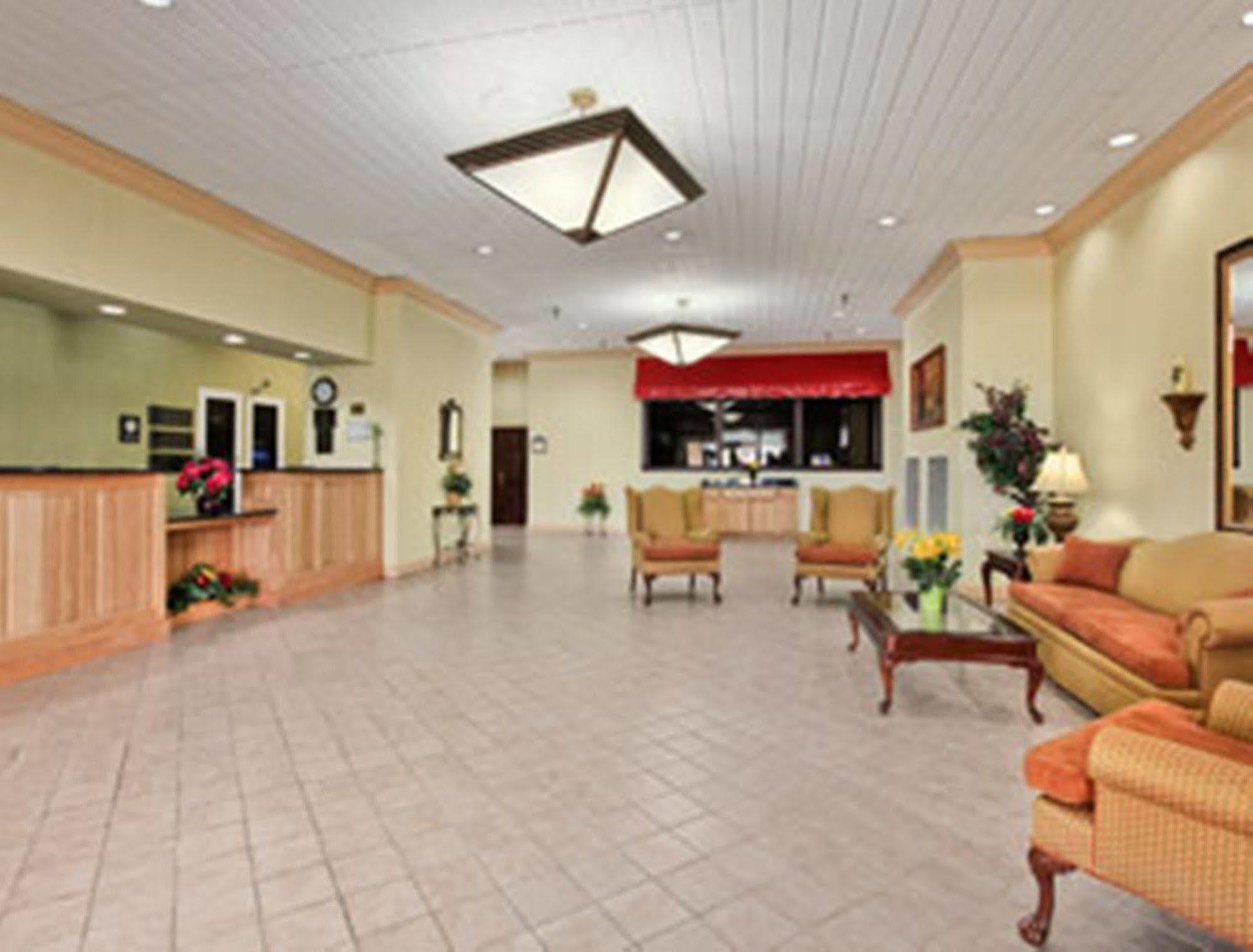 Ramada By Wyndham Wytheville Exterior foto