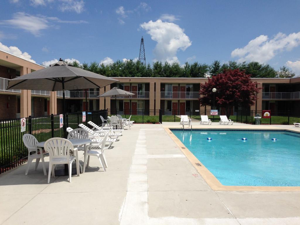 Ramada By Wyndham Wytheville Exterior foto