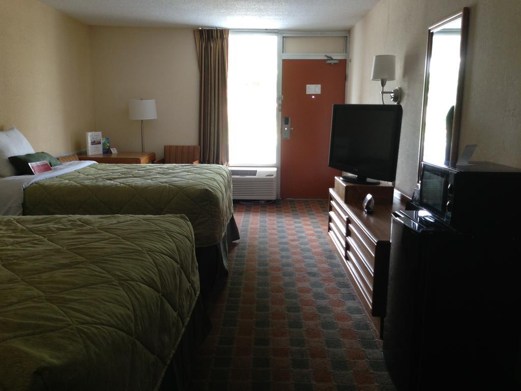Ramada By Wyndham Wytheville Exterior foto